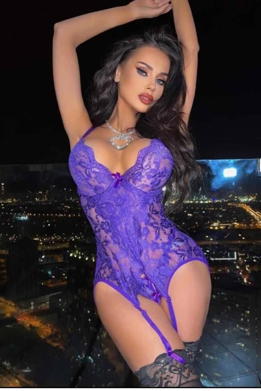 Taksim Escort Bayan Gizemle Renkli Bir Geceye Adım Atın
